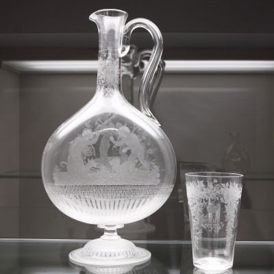 Artistic glass: “La Portatrice” by Pablo Picasso.